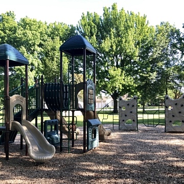 <strong>Playground</strong>