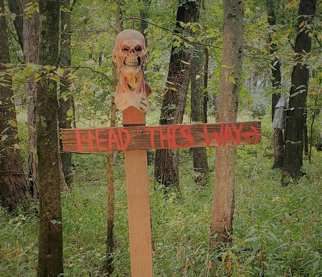 Head This Way Sign Edited