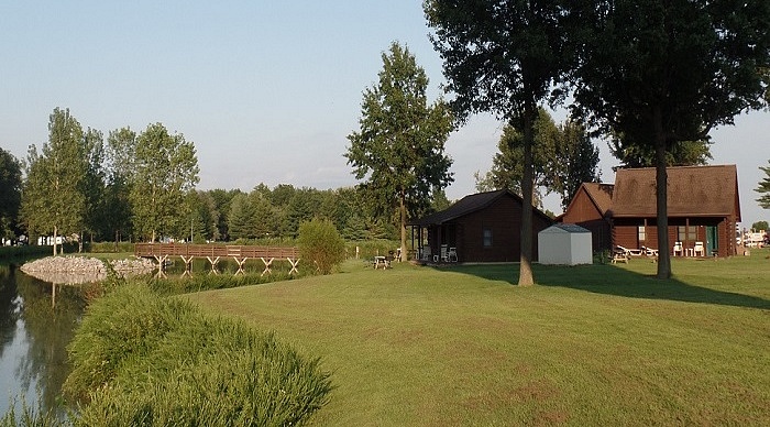 Mariners Village Cabins with pond