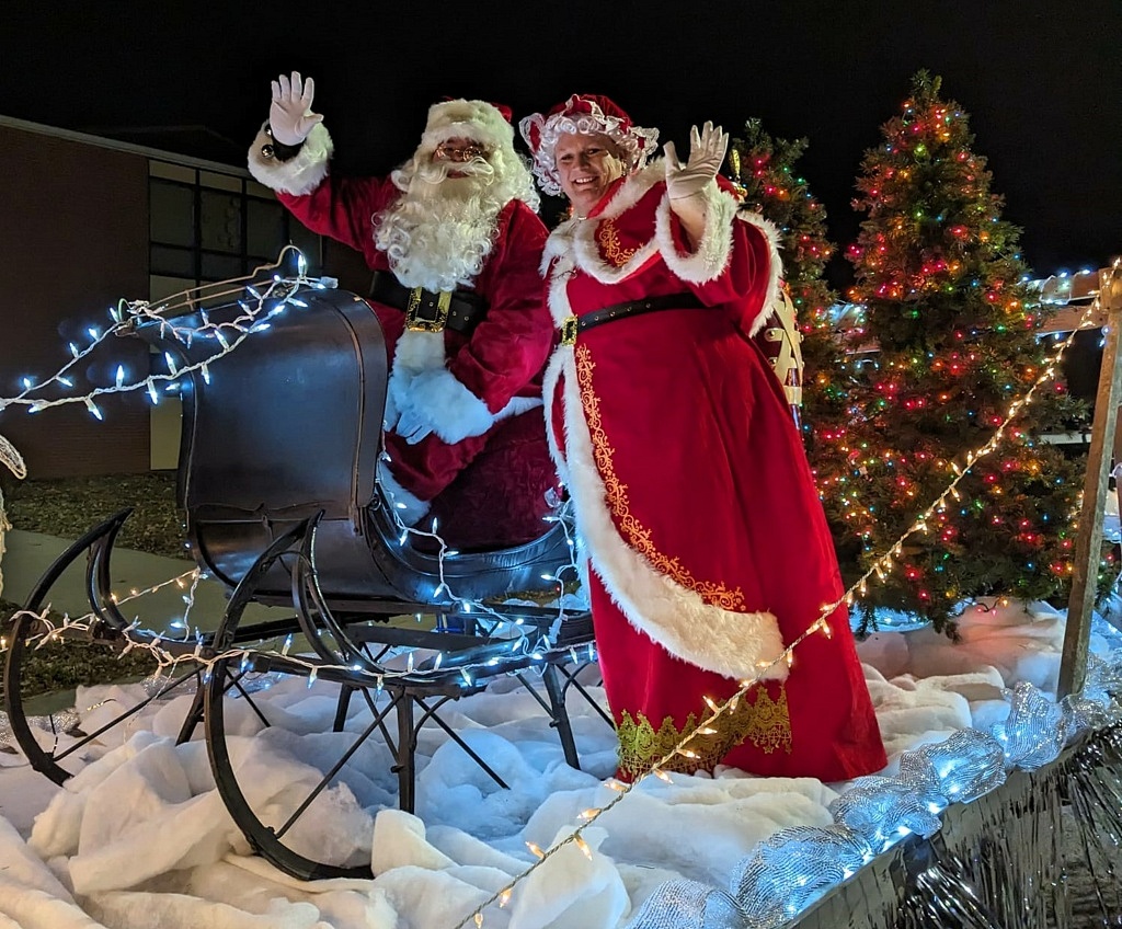 Santa Mrs Claus Float edited