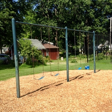 <strong>Swing Set</strong>