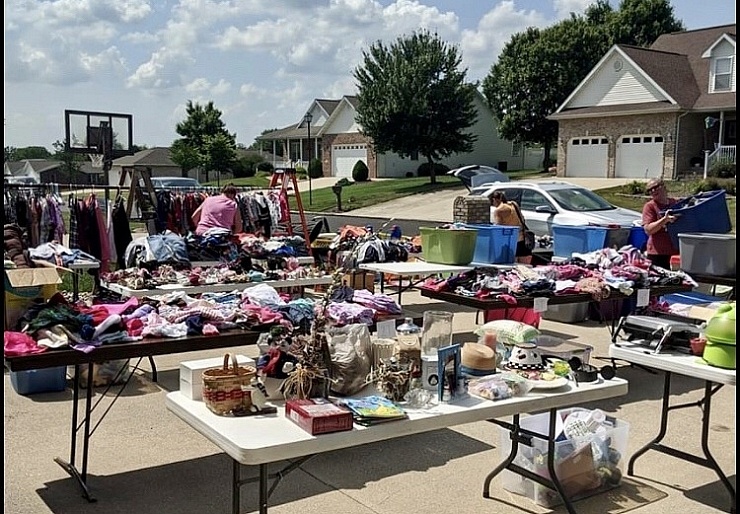 City Wide Yard Sales The City of Carlyle, Illinois Carlyle Lake, Illinois